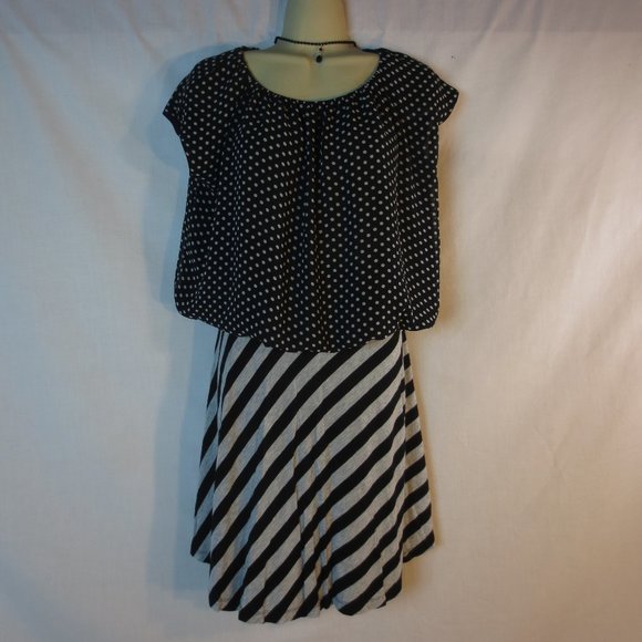 Caslon Mini Skirt Black Gray Diagonal Stripe Stretchy Flowy Flare Comfy Size 8P - Picture 6 of 10